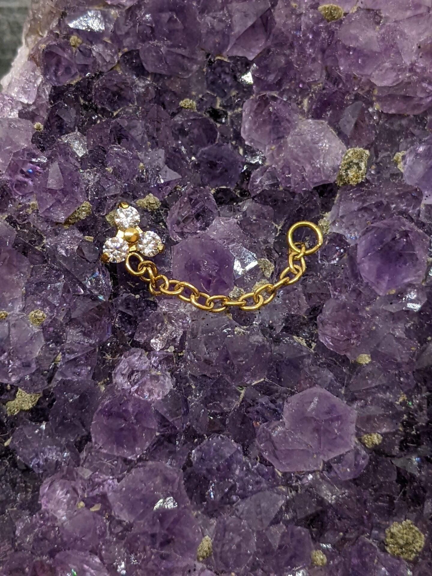 Chained Trinity THREADLESS image 1