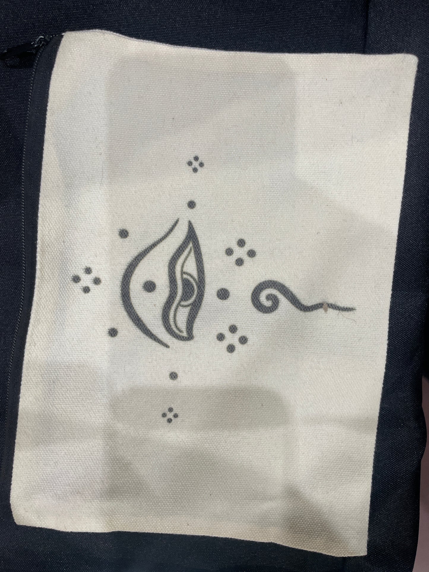 Pochette con motivi ornamentali