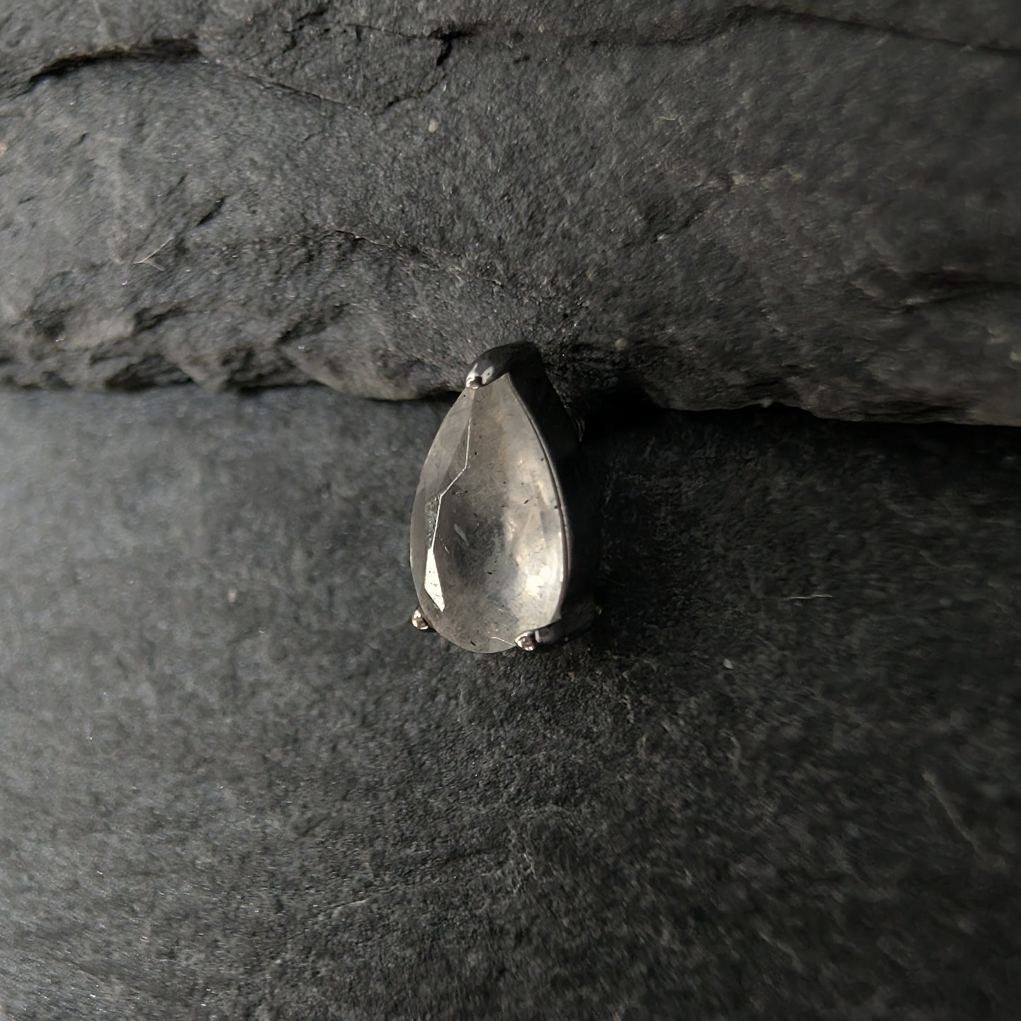 Stacy White Moonstone - TREMUN