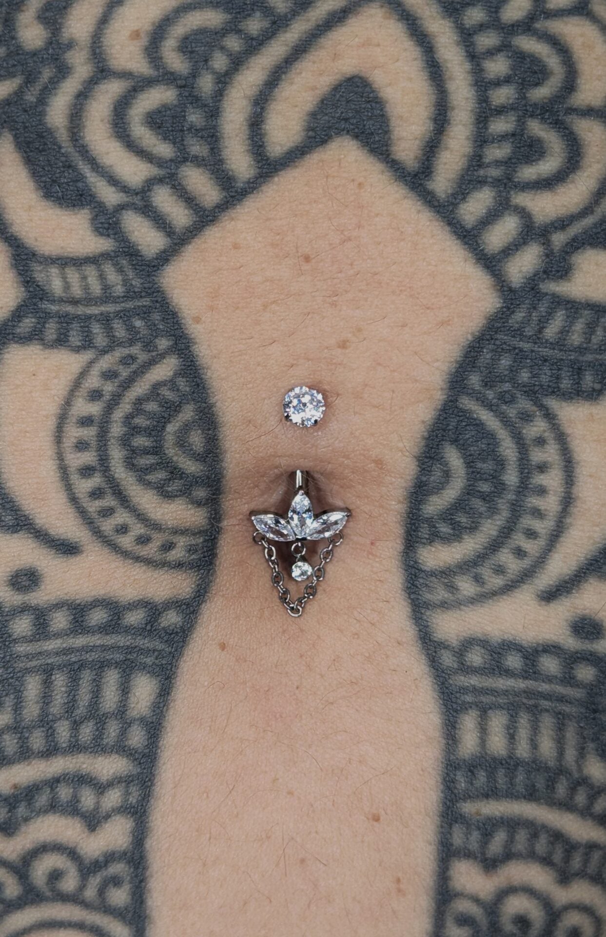 Dangling lotus navel bar image 3