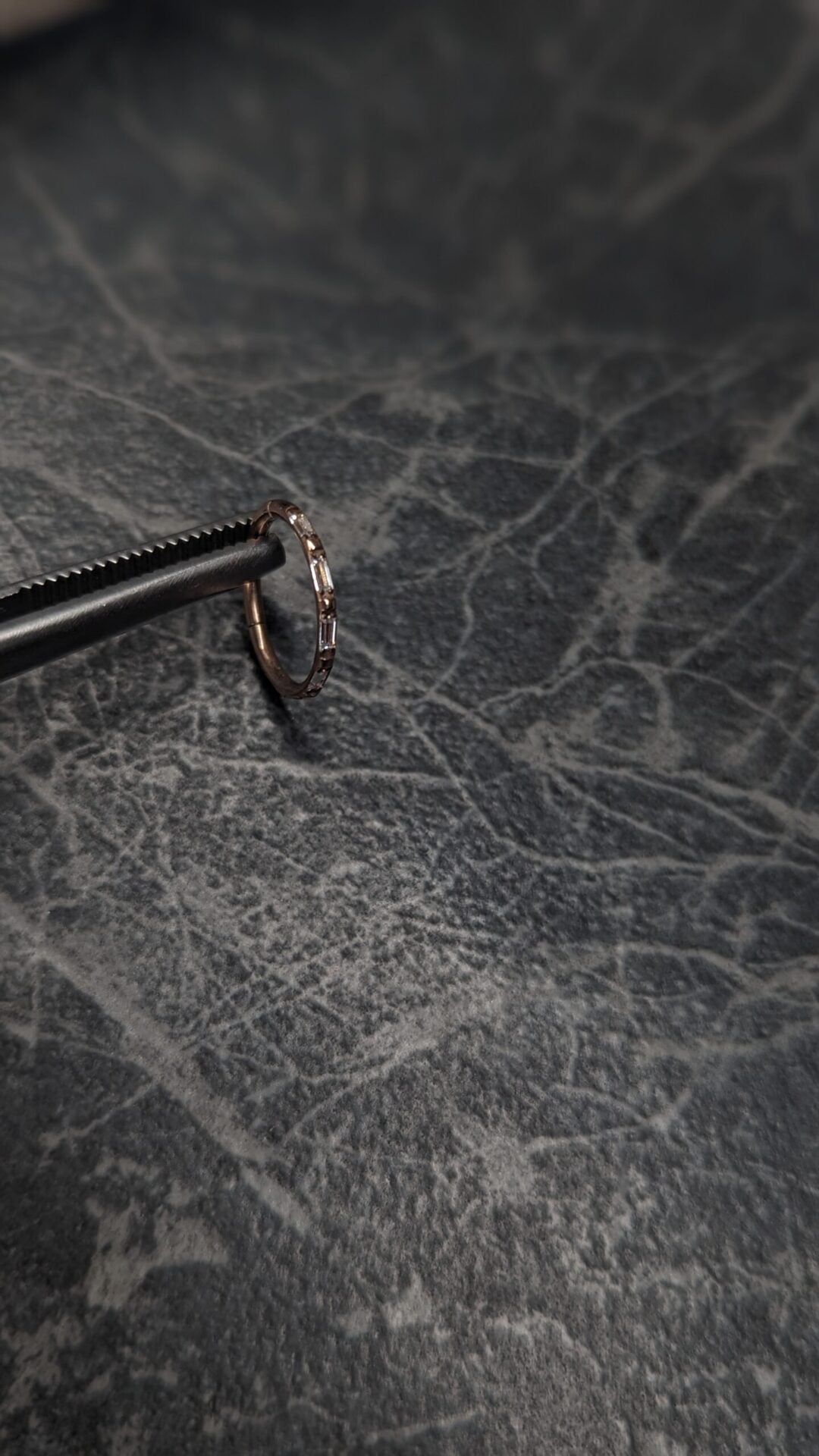 Baguette gem clicker rose gold image 1