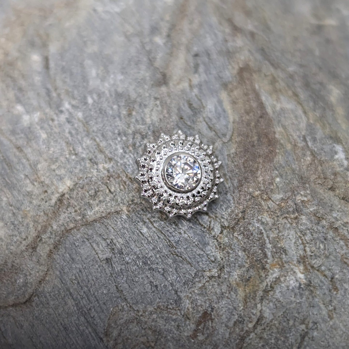 Millgrain round gem image 1