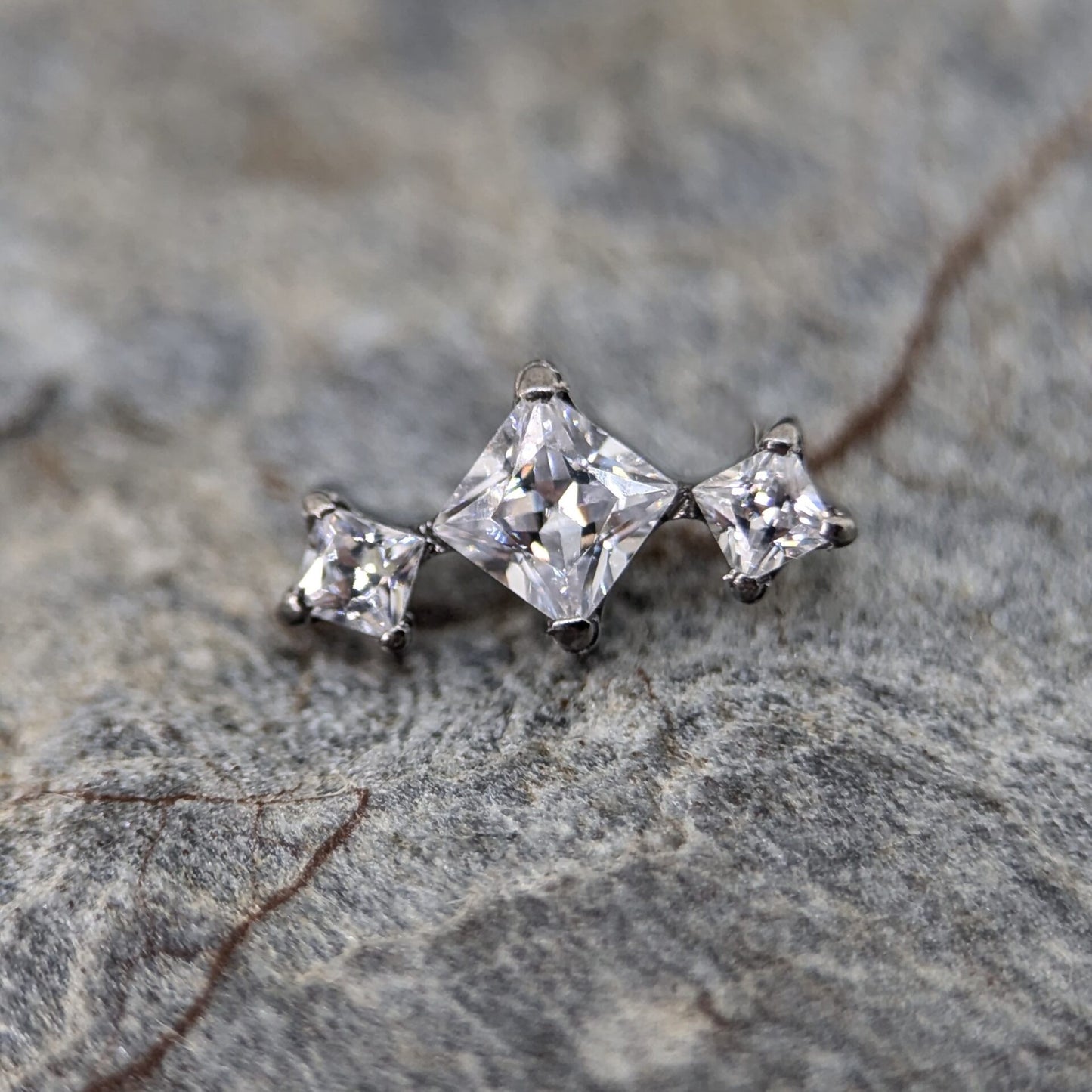 Square cluster image 0