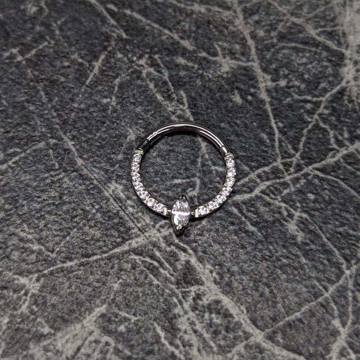 Central marquise clicker - 10mm image