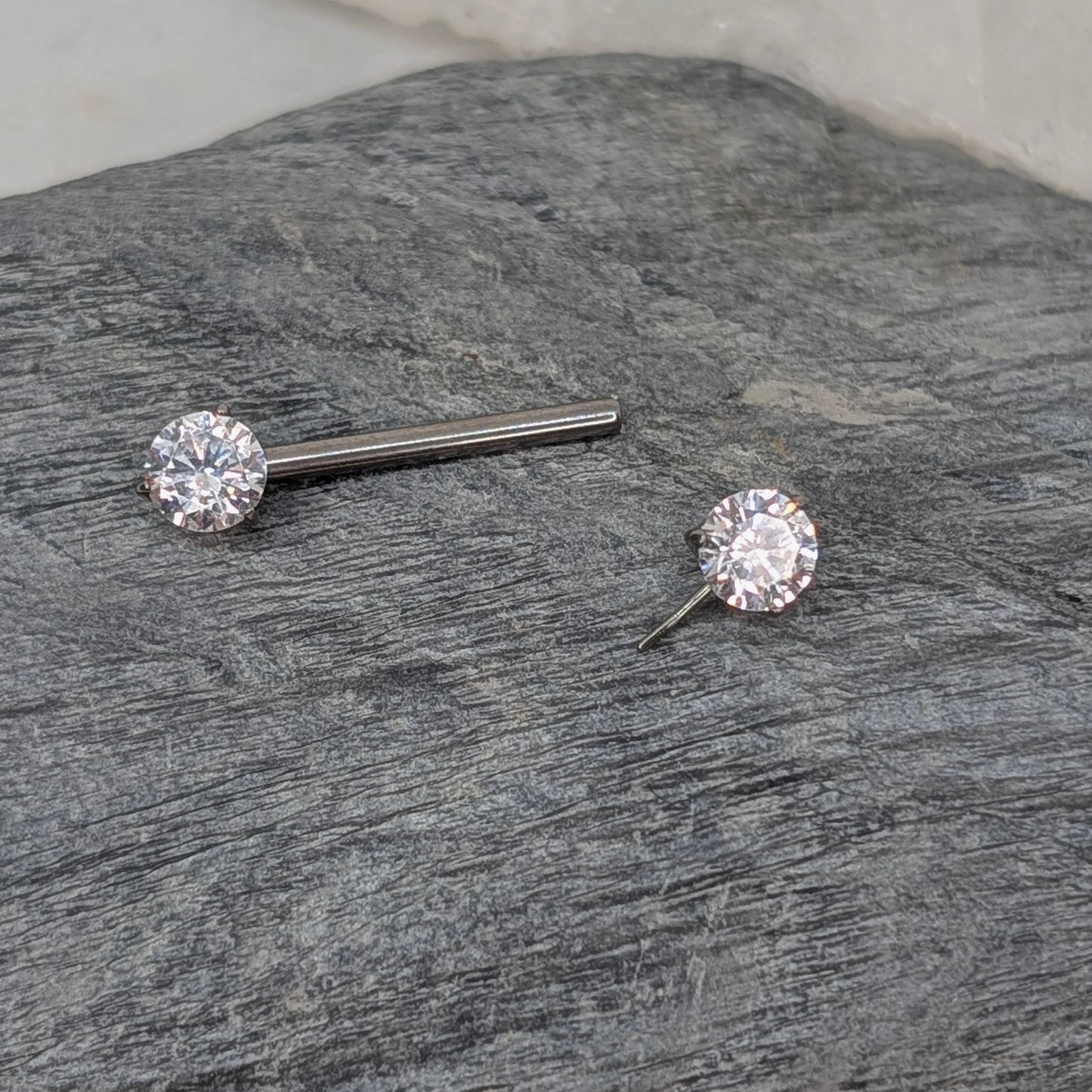 Prong set gem nipple bar