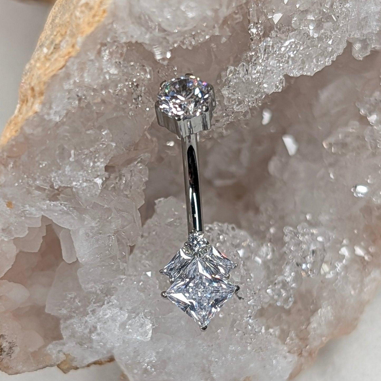 Double square navel bar