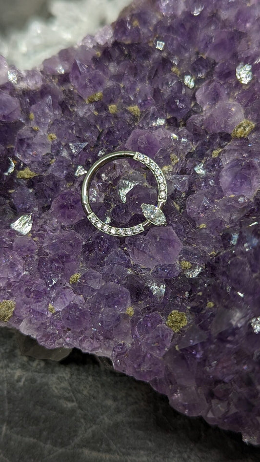 Central marquise clicker image 0