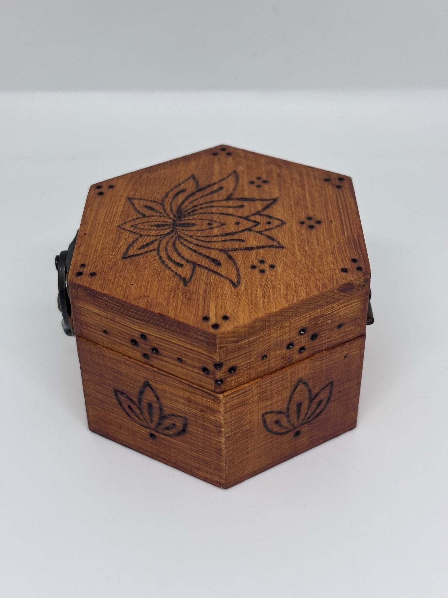 Scatoline in legno pirografate