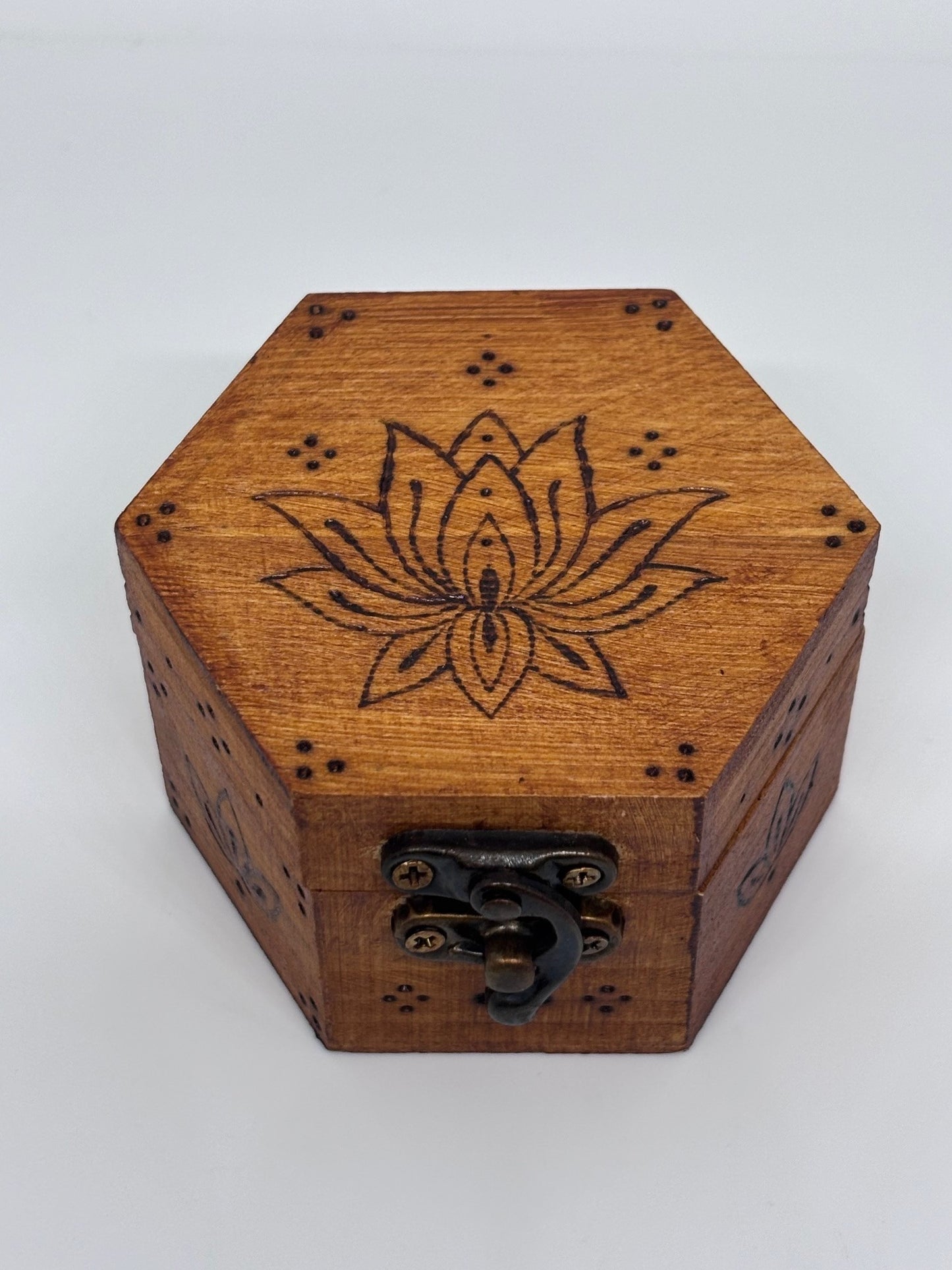 Scatoline in legno pirografate