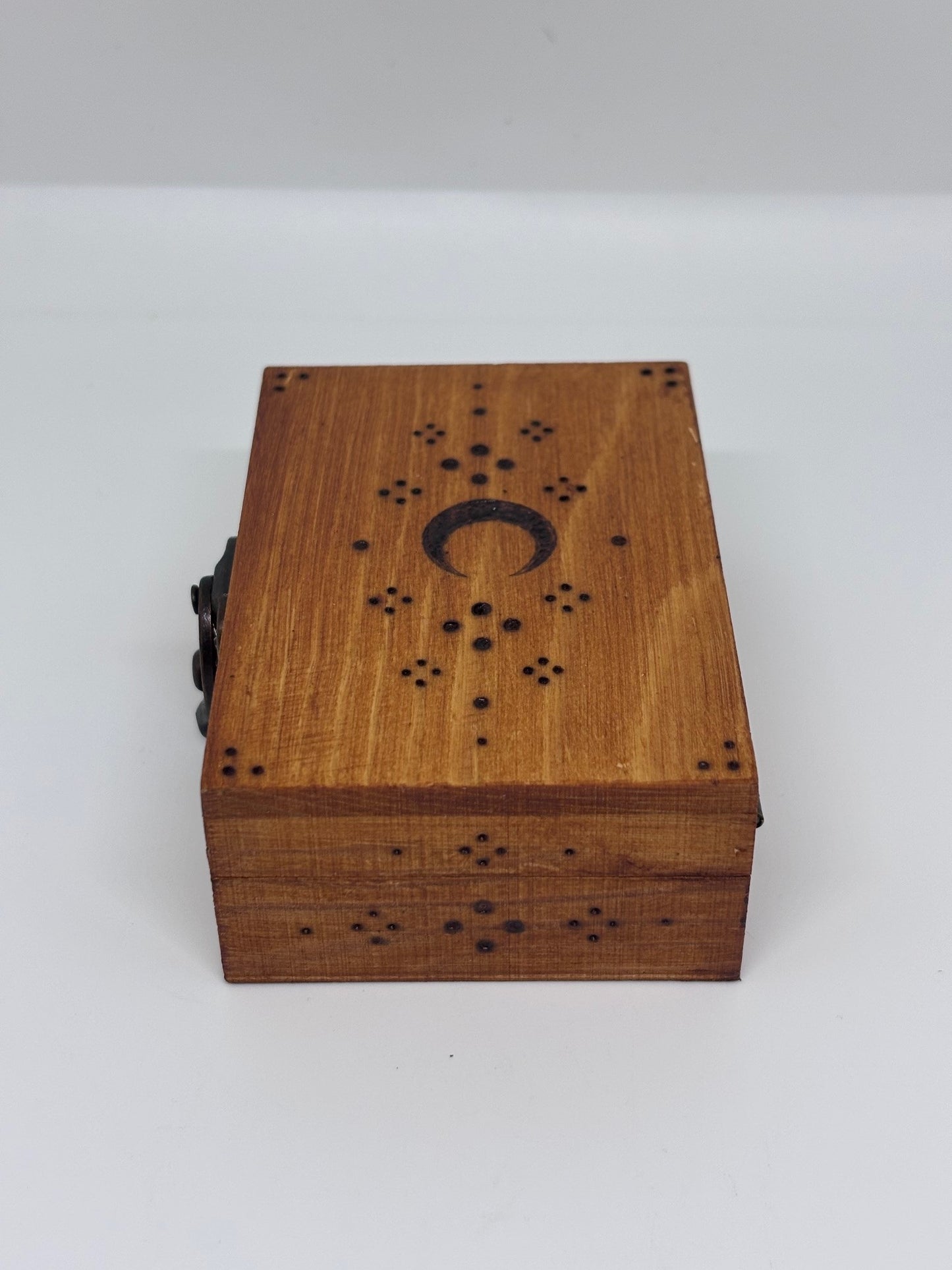 Scatoline in legno pirografate