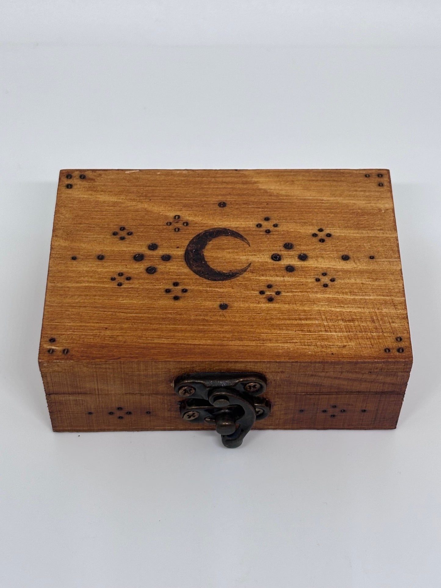 Scatoline in legno pirografate