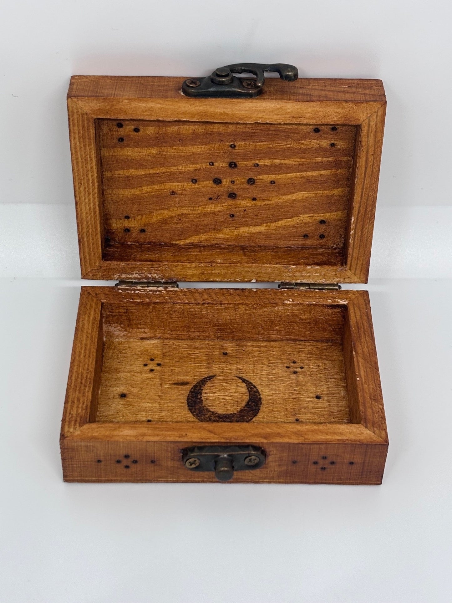 Scatoline in legno pirografate