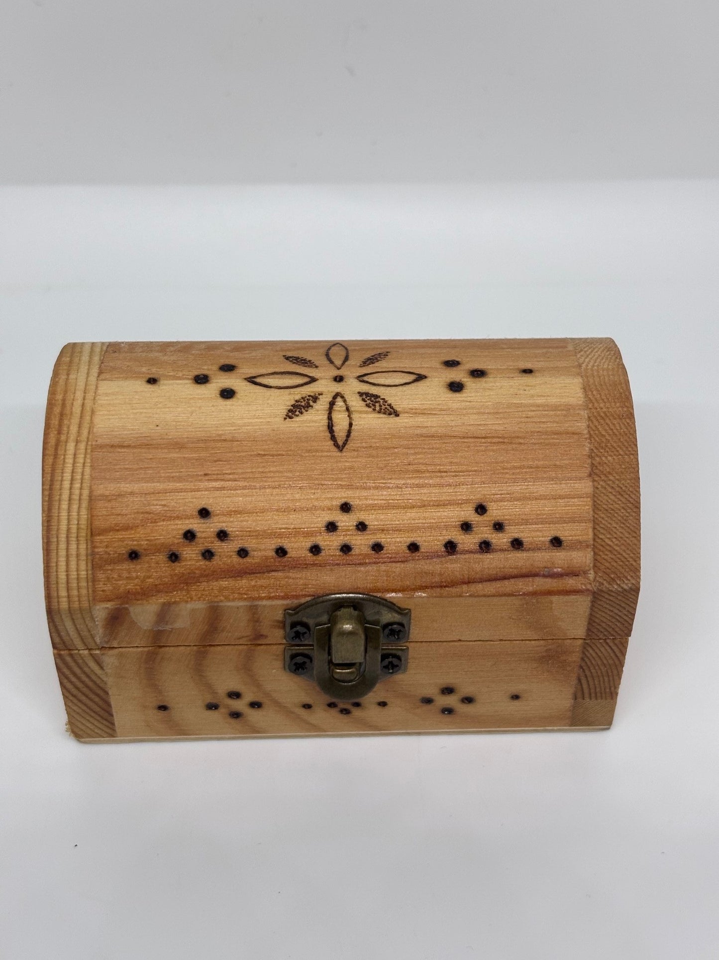 Scatoline in legno pirografate