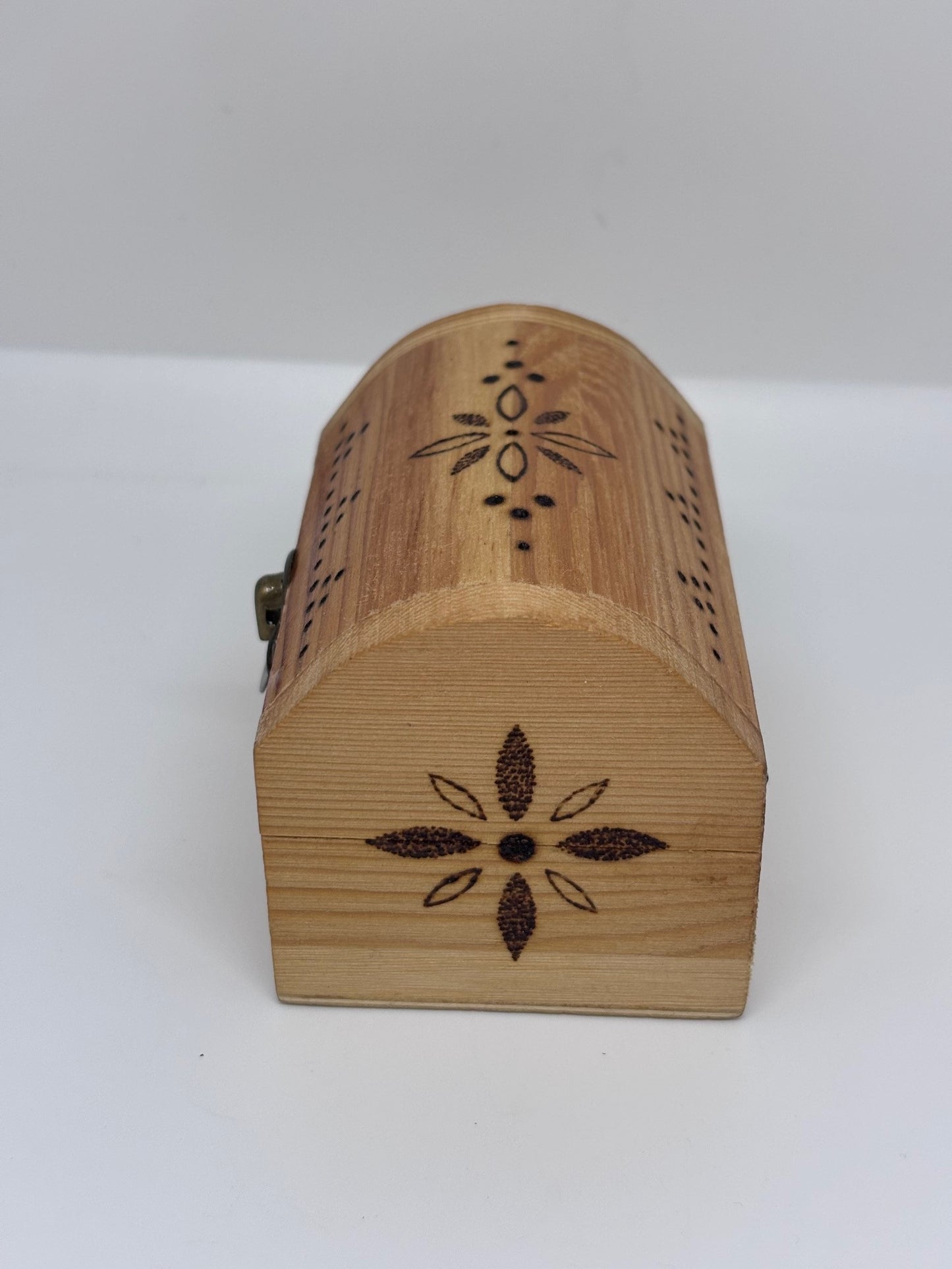 Scatoline in legno pirografate