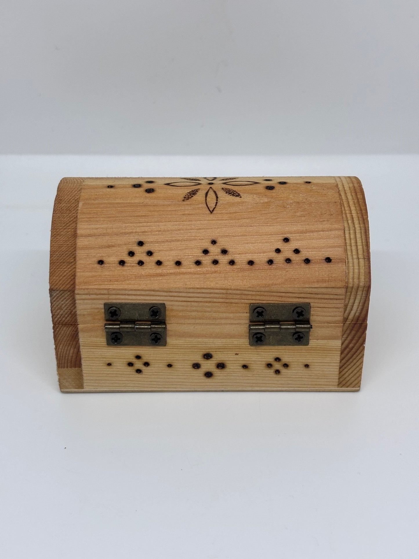 Scatoline in legno pirografate