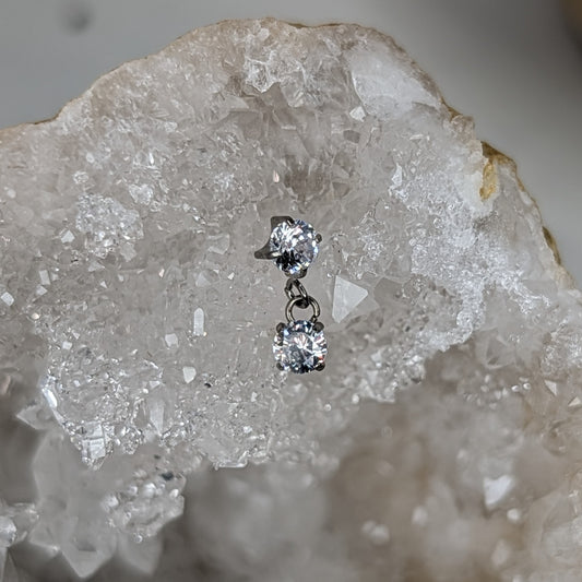Dangling dot prong set