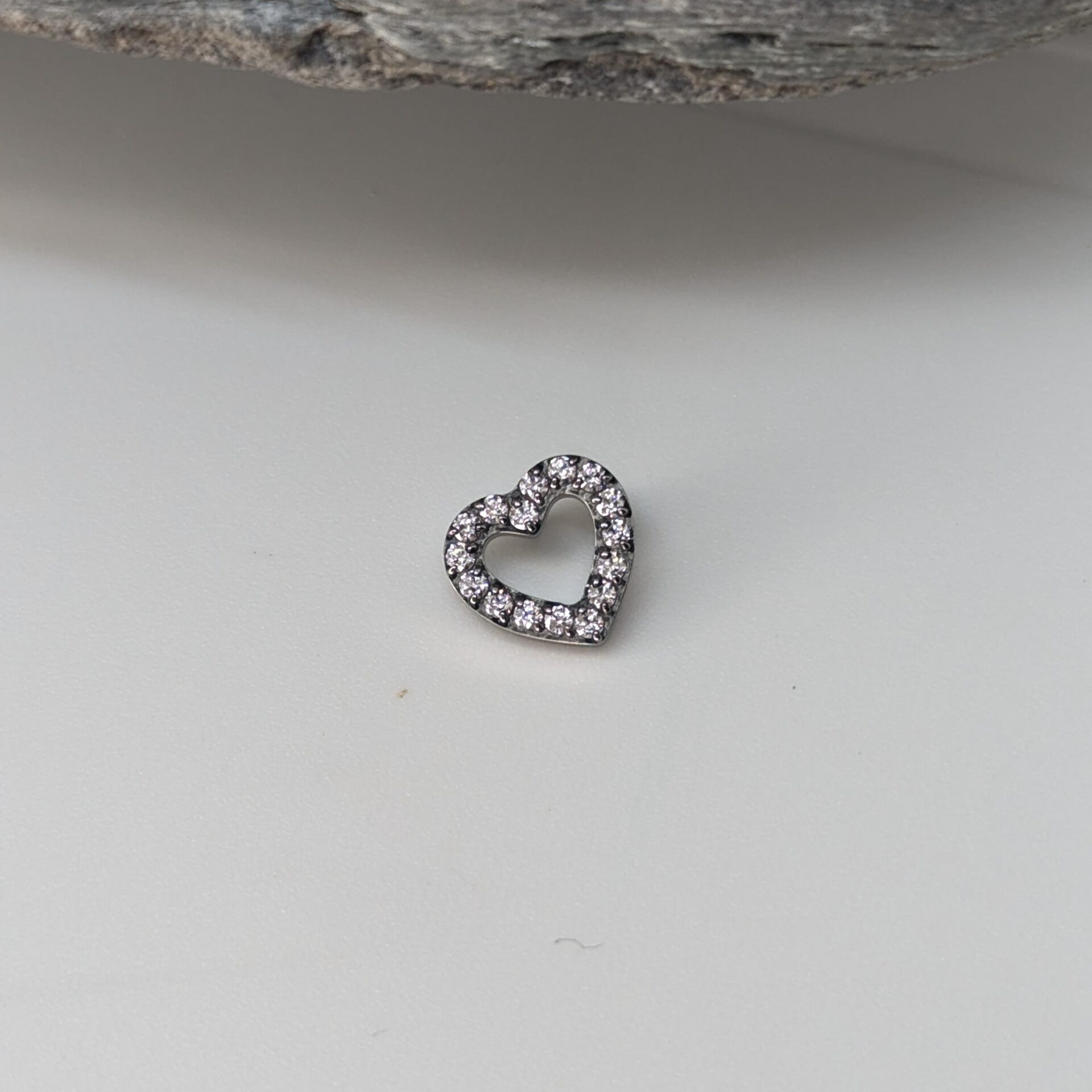 Hollow heart image 0