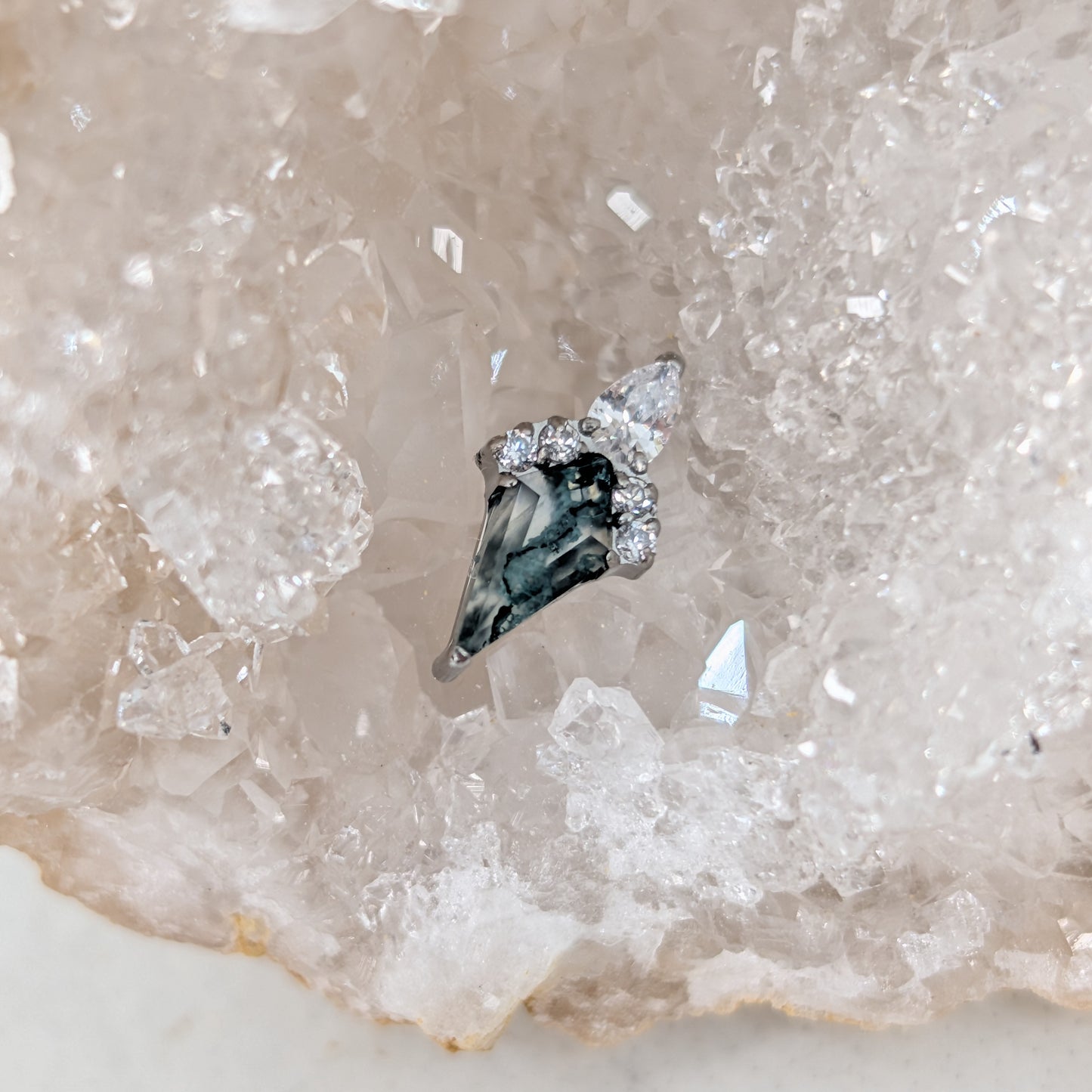 Crown kite Moss Agate