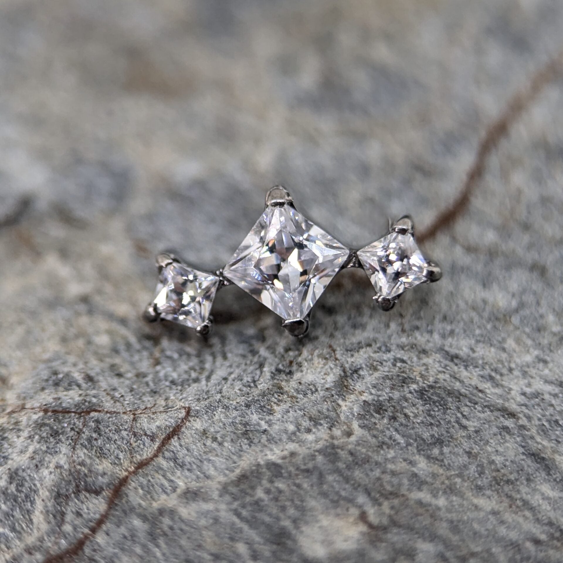 Square cluster image 0