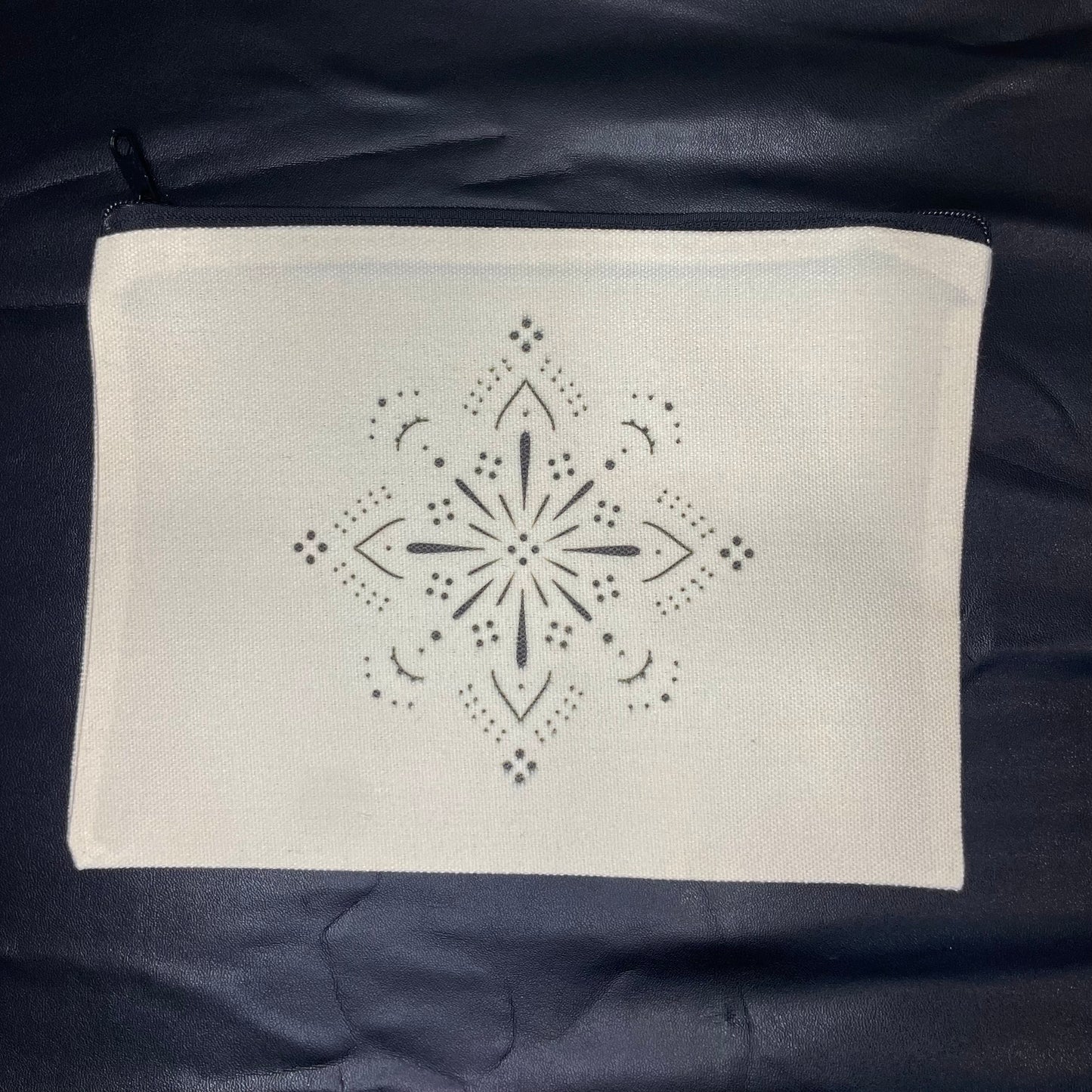 Pochette con motivi ornamentali
