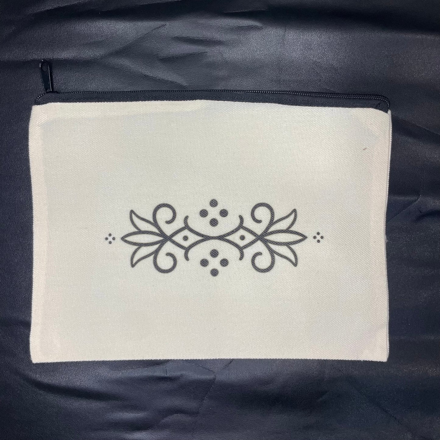 Pochette con motivi ornamentali