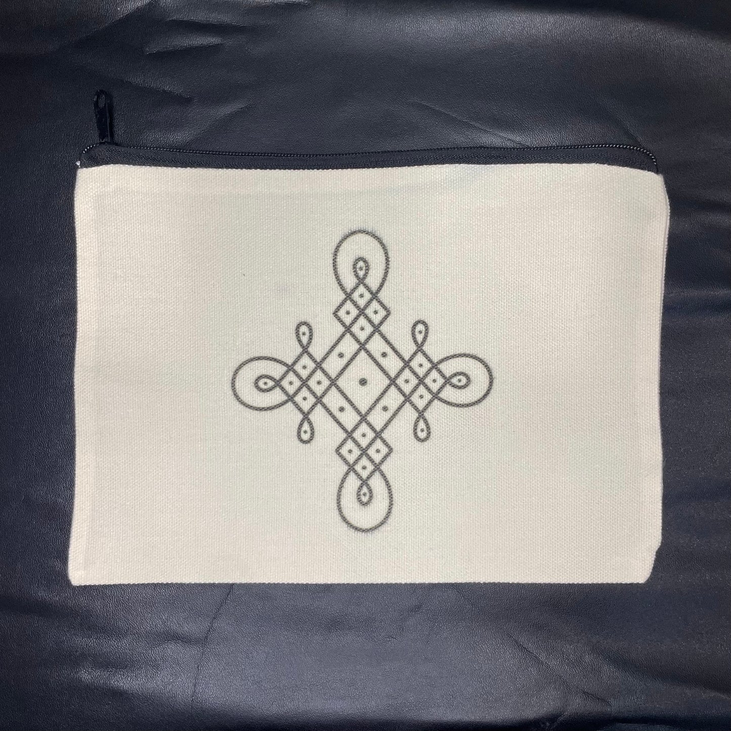 Pochette con motivi ornamentali