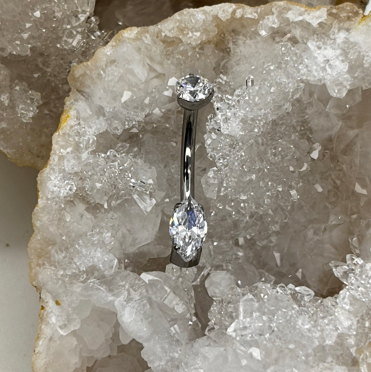 Marquise navel bar