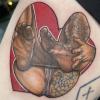 piedi calze sedere tatuato cuore
